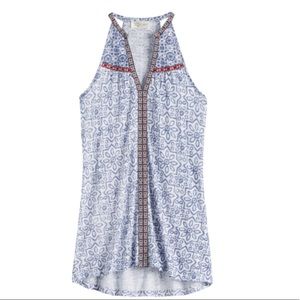Cute summer tank. Can be worn alone or with jacket